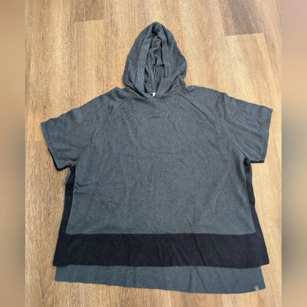 Lululemon Opened Up Poncho Blue Hood XS/S
